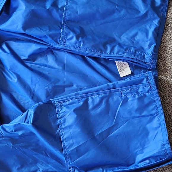 Boy's Blue hooded The North Face WindWall light-weight wind/rain jacket. - Picture 4 of 7